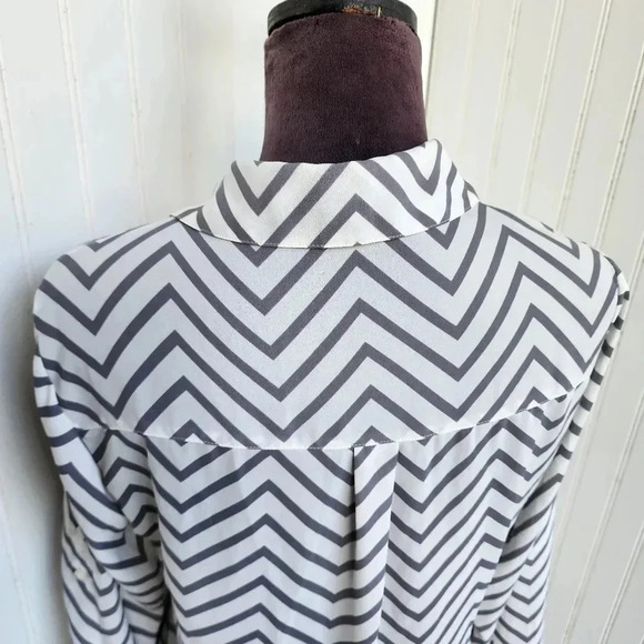 Express Blouse Button Up Womens Gray White Zig Zag The Portfolio Shirt Sz S - Picture 8 of 11